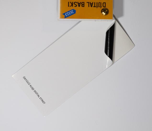 Örtücü Kuşe Çıkartma